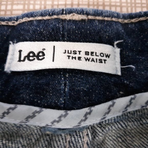 LEE Women's Capri Jeans Size 10 Just Below the Waist Medium Wash Blue Denim - Picture 14 of 15